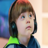 Noise cancelling earmuffs